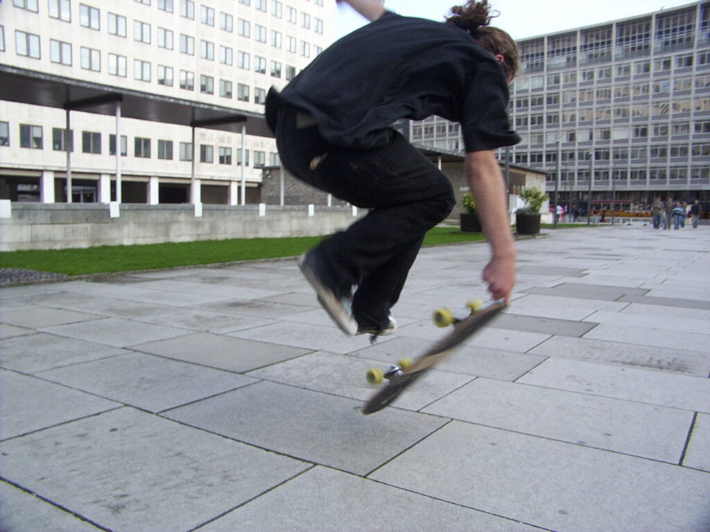 Callum Bowran - Fingerflip, 2004 BFSN Halloween Jam