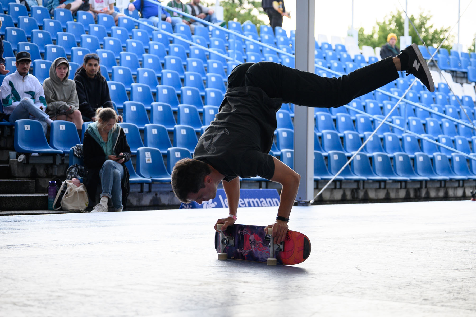 Ismael Perez - Rail Handstand Press at World Freestyle 2025 - photo by Oana Constantinescu